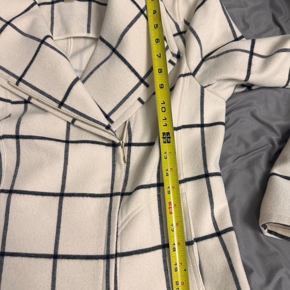 Tommy Hilfiger Cream and Black Plaid Blazer - Picture 6 of 7